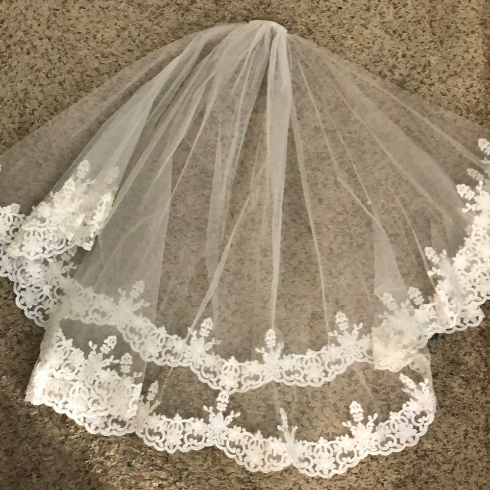Wedding veil in great condition only used for a few hours